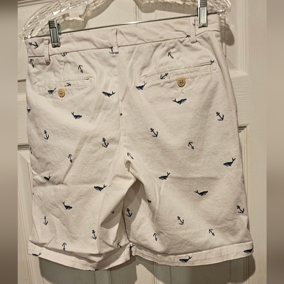 IZOD SHORTS - Picture 2 of 2